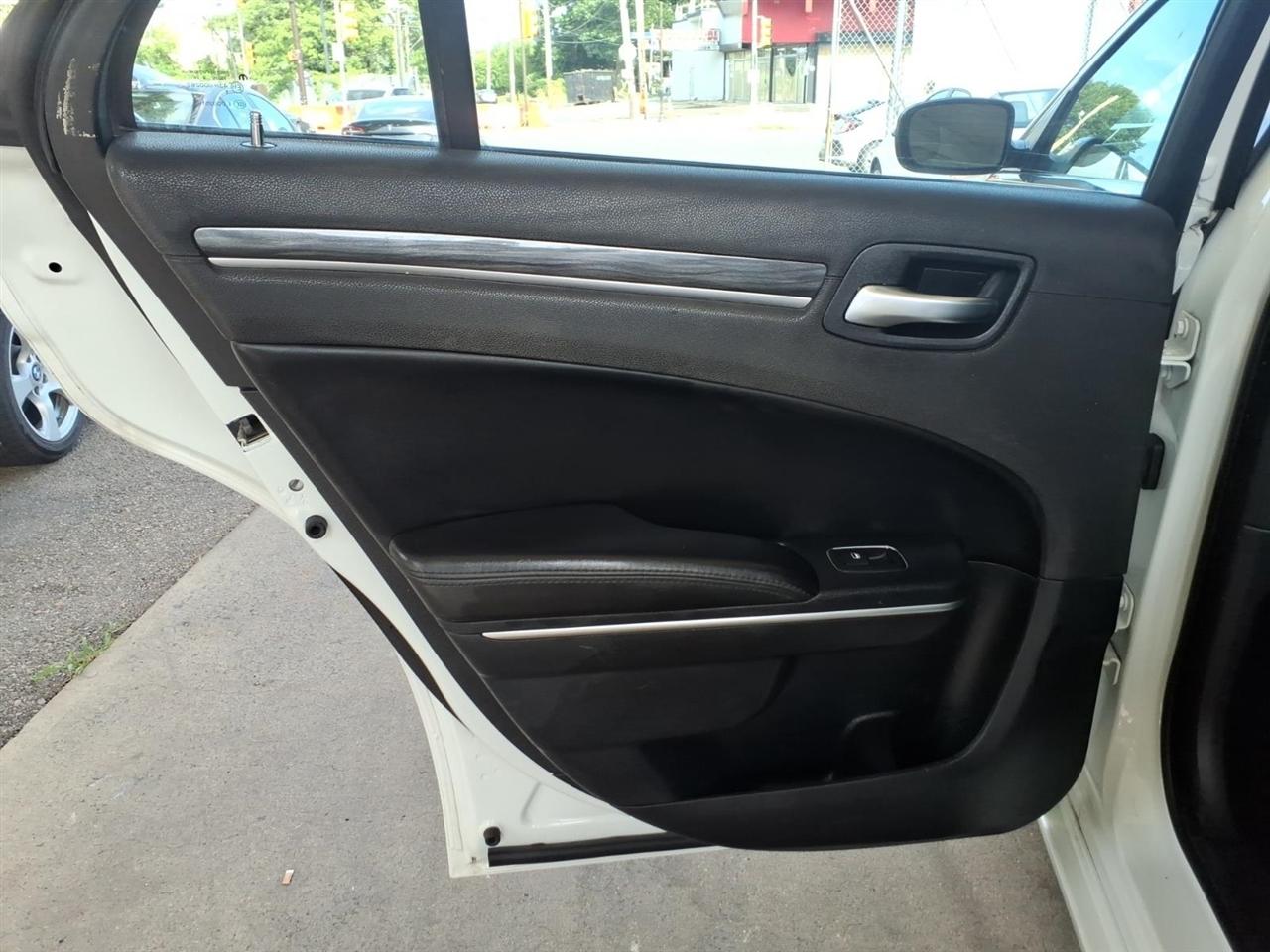 Chrysler 300  2018