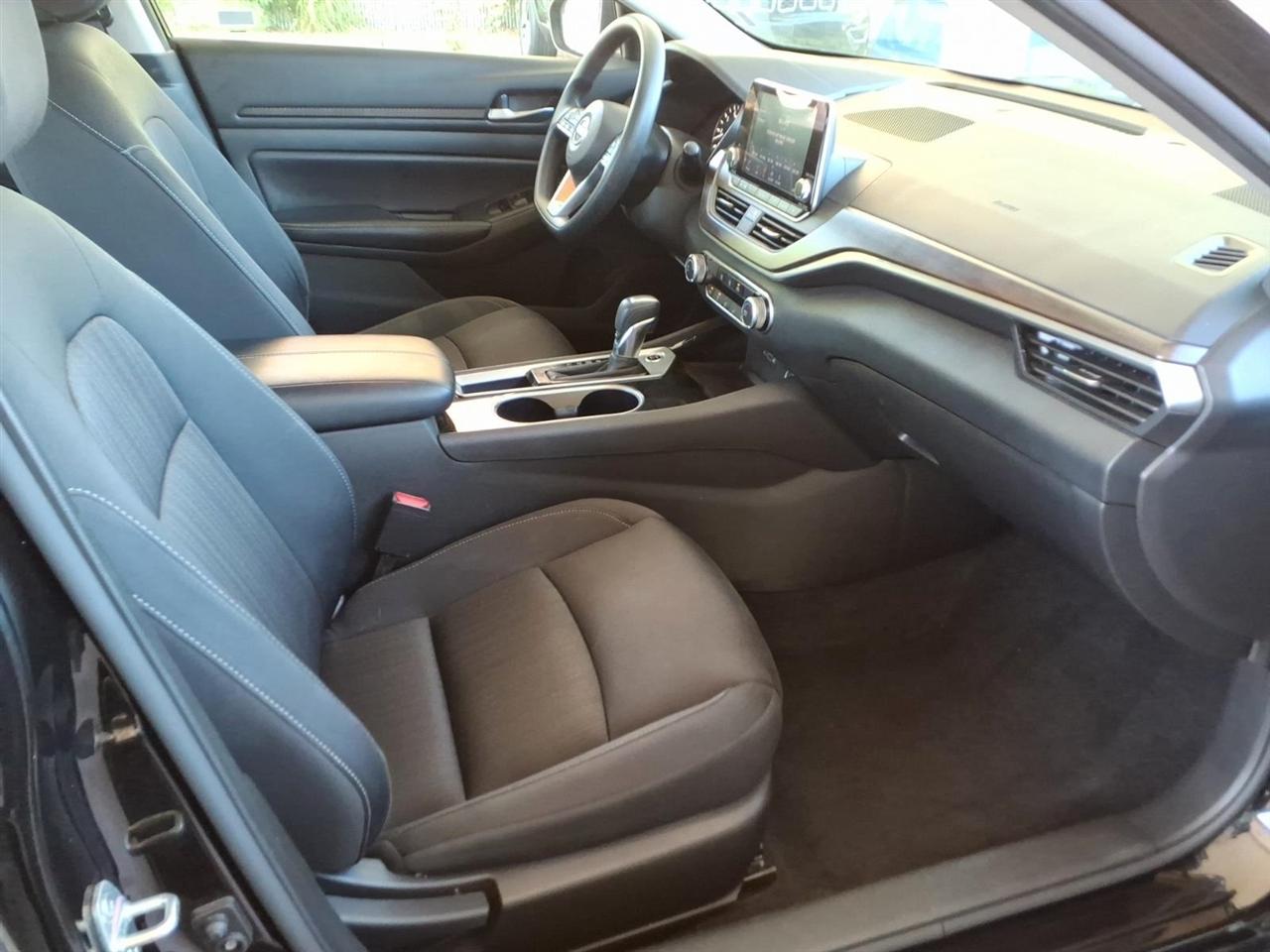 Nissan Altima  2024