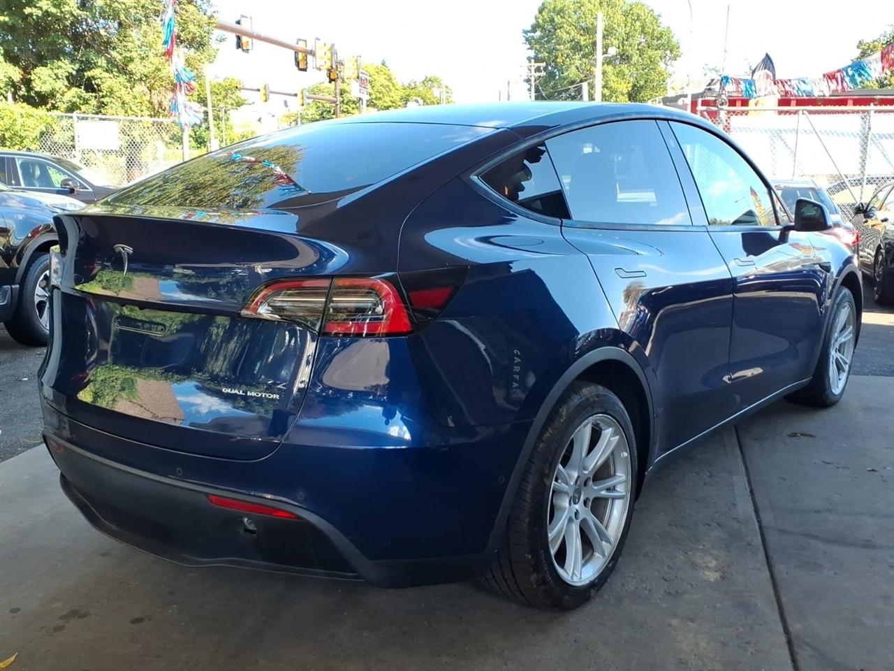 Tesla Model Y  2021