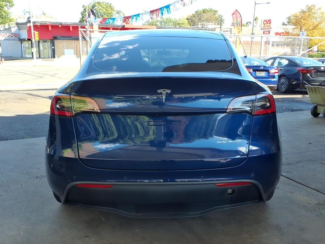 Tesla Model Y  2021