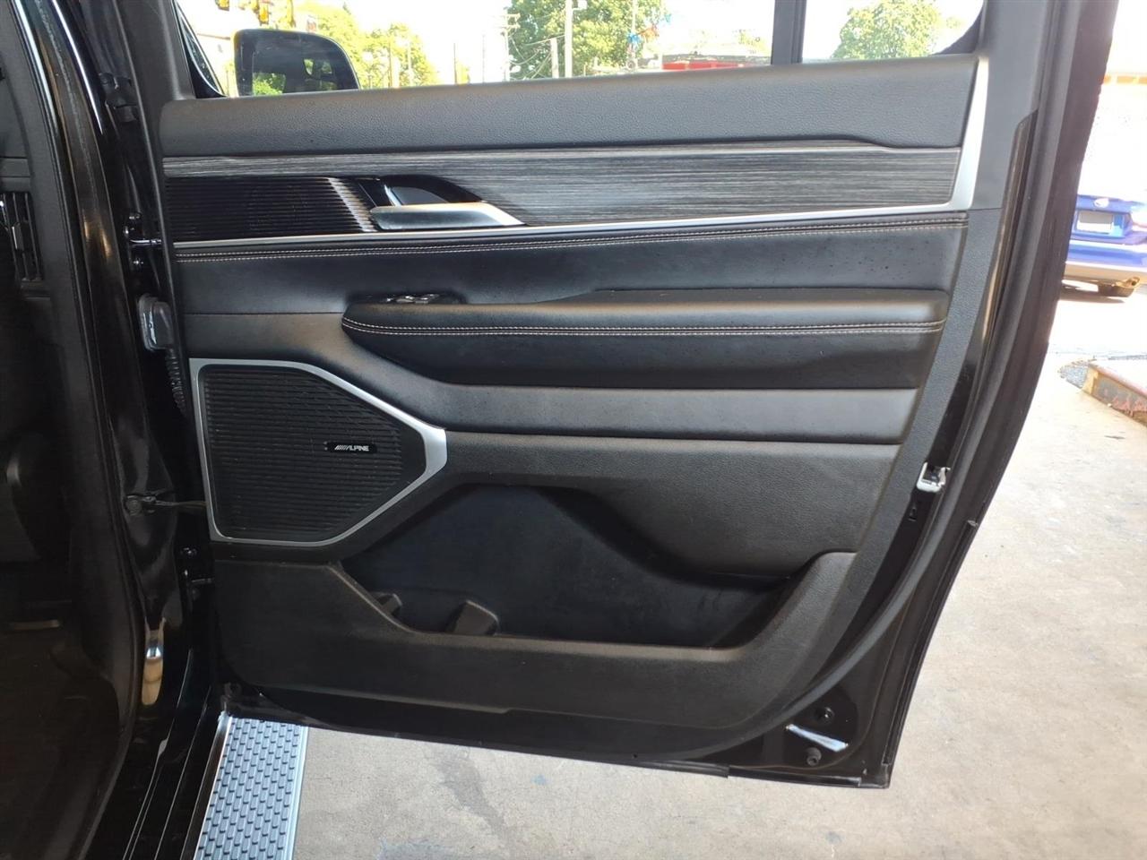 Jeep Wagoneer L  2024
