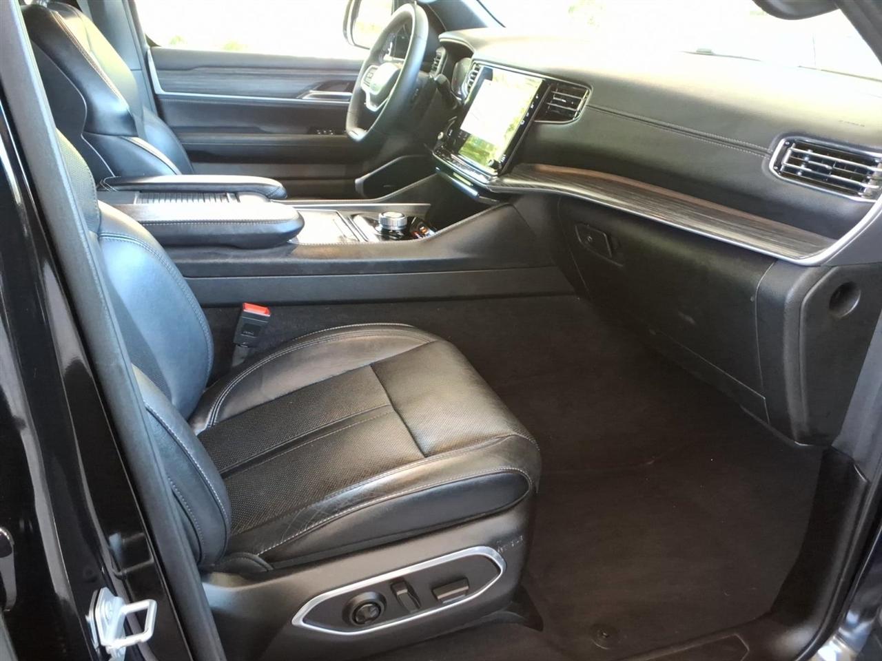 Jeep Wagoneer L  2024