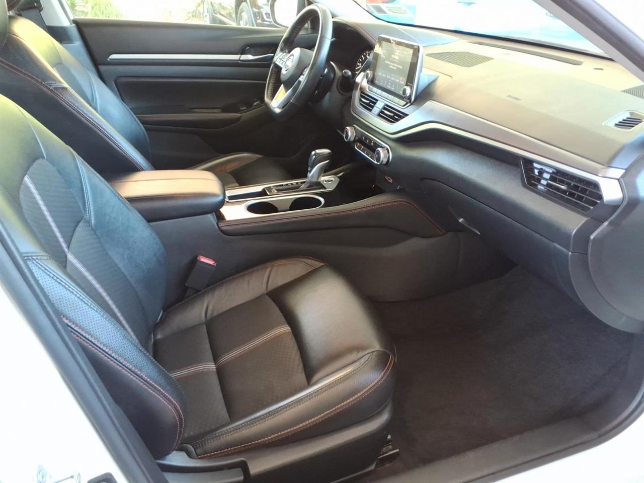 Nissan Altima  2024