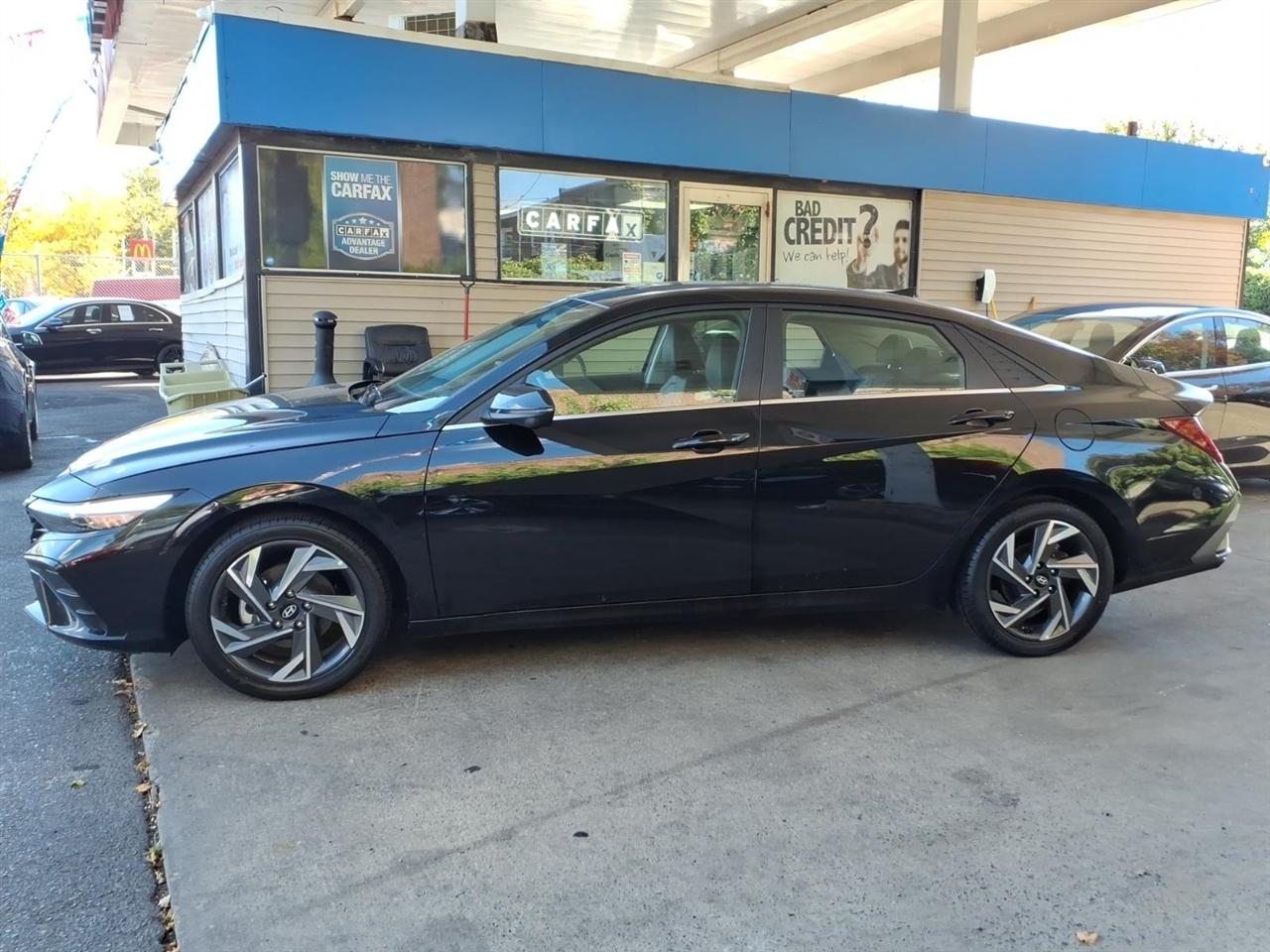 Hyundai Elantra  2024