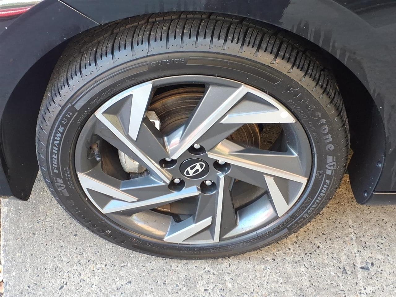 Hyundai Elantra  2024