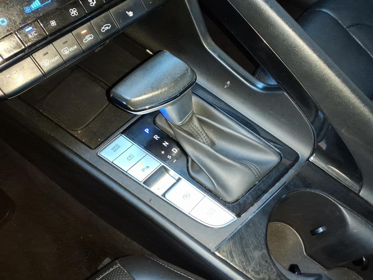 Hyundai Elantra  2024