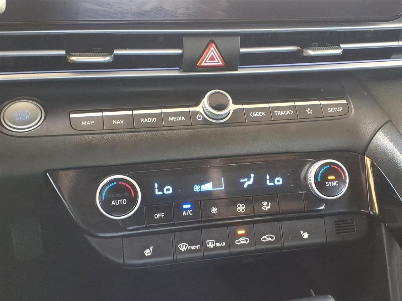 Hyundai Elantra  2024