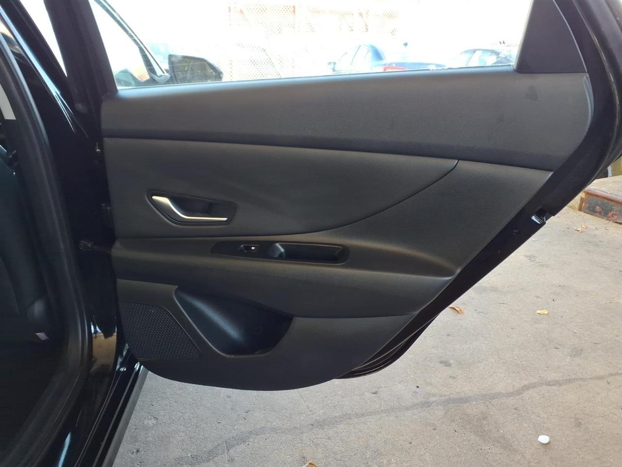 Hyundai Elantra  2024
