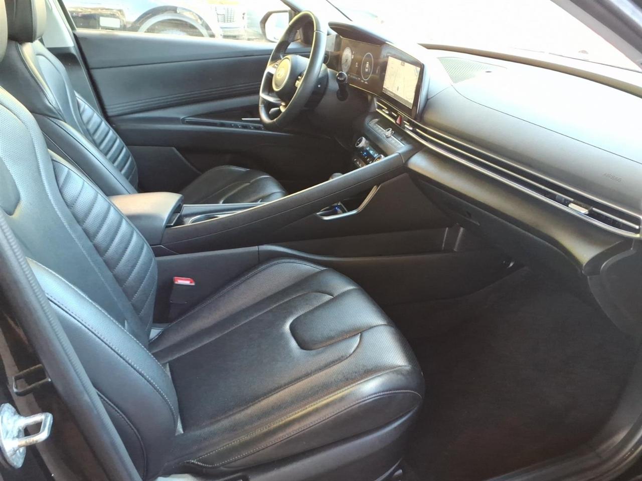 Hyundai Elantra  2024