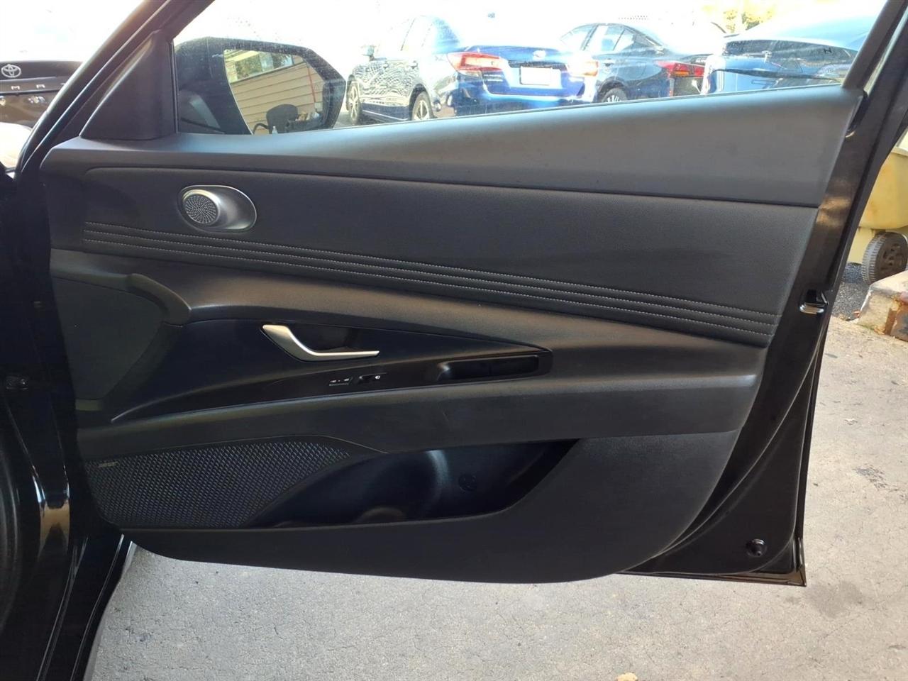 Hyundai Elantra  2024