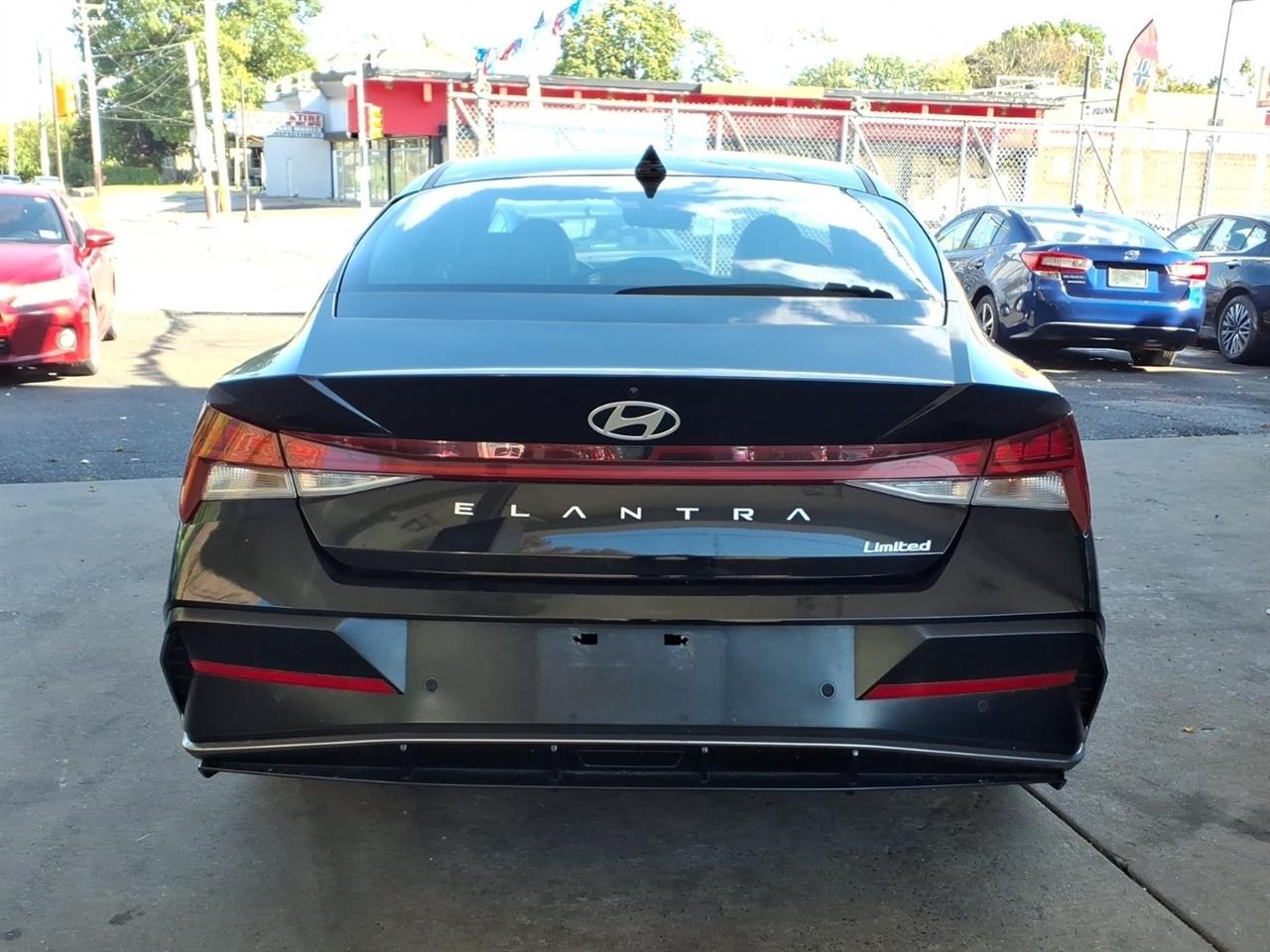Hyundai Elantra  2024