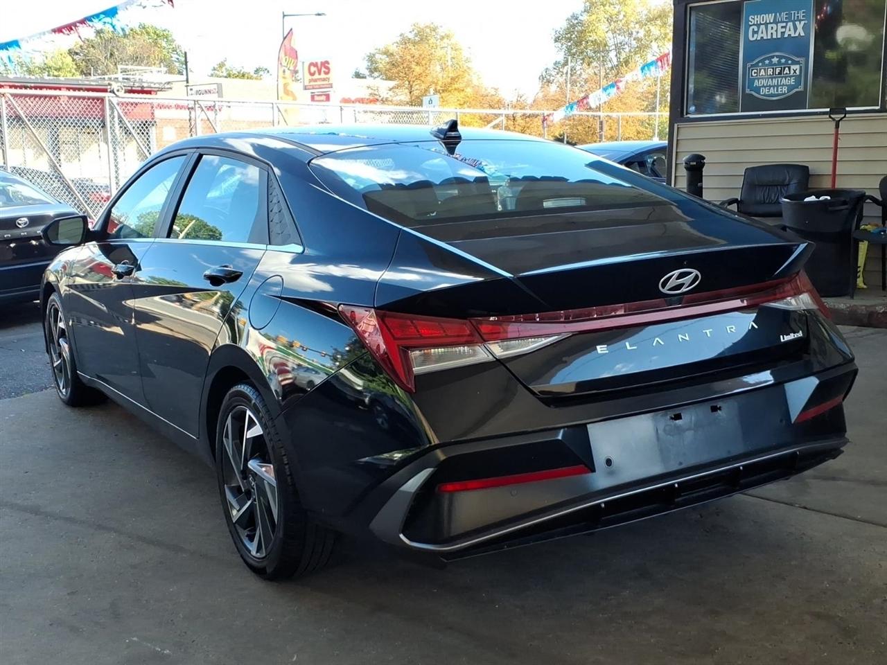 Hyundai Elantra  2024