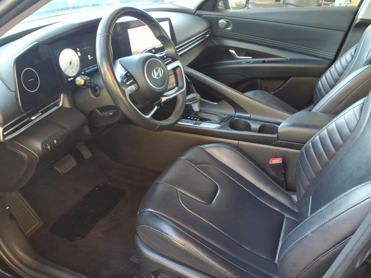 Hyundai Elantra  2024