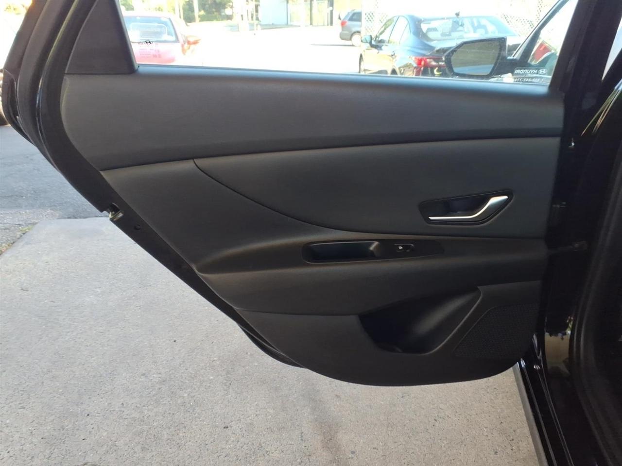 Hyundai Elantra  2024