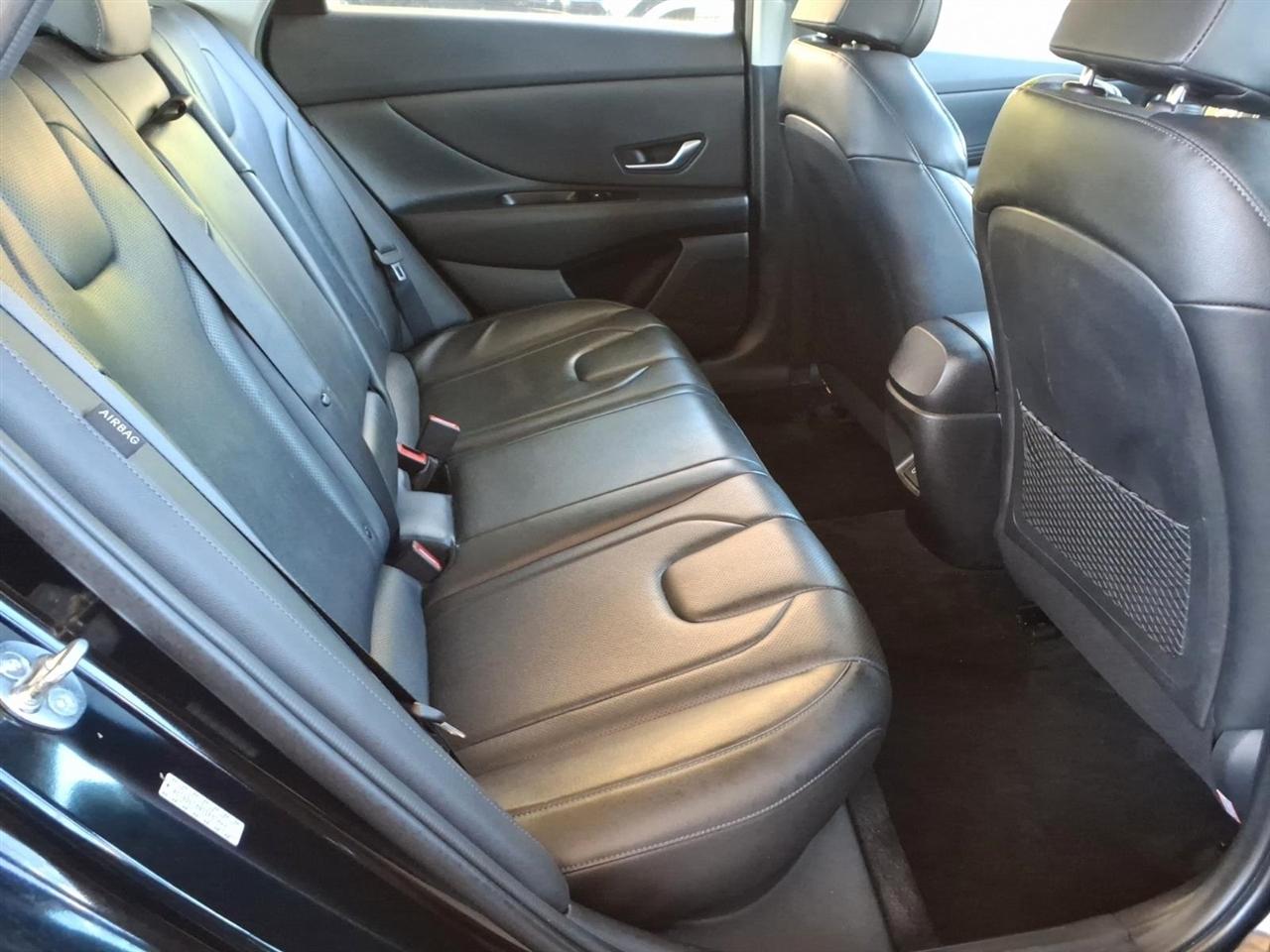 Hyundai Elantra  2024