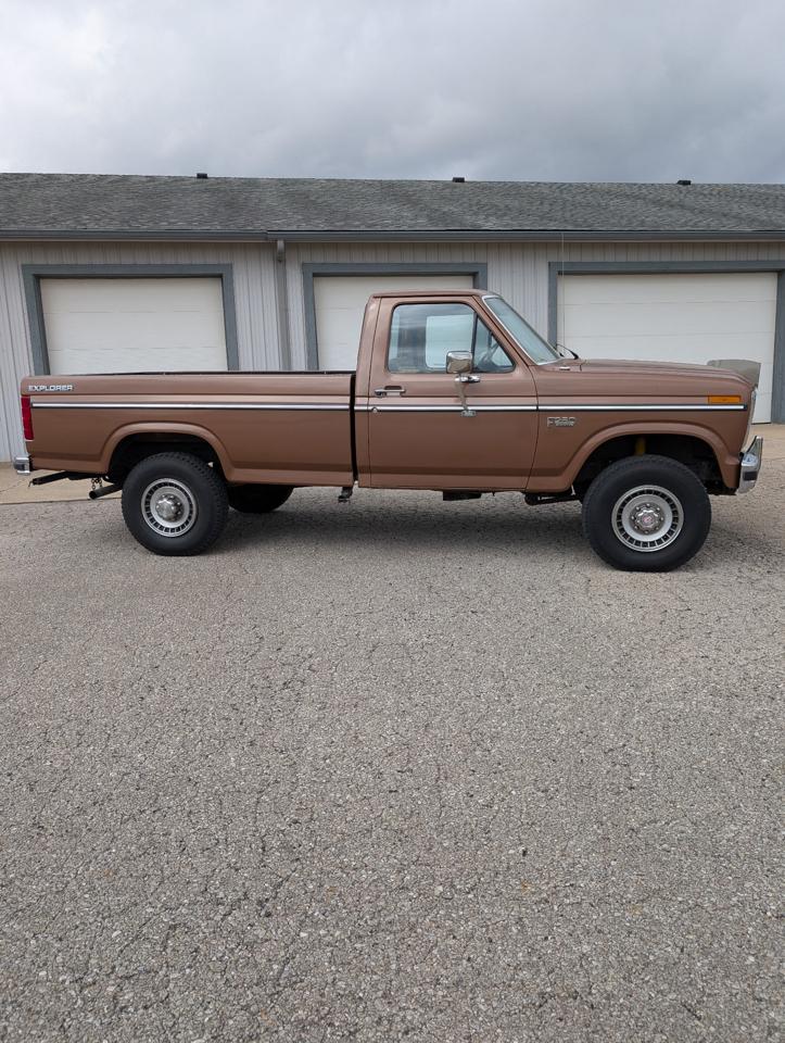 Ford F-250 Regular Cab 4WD 1985