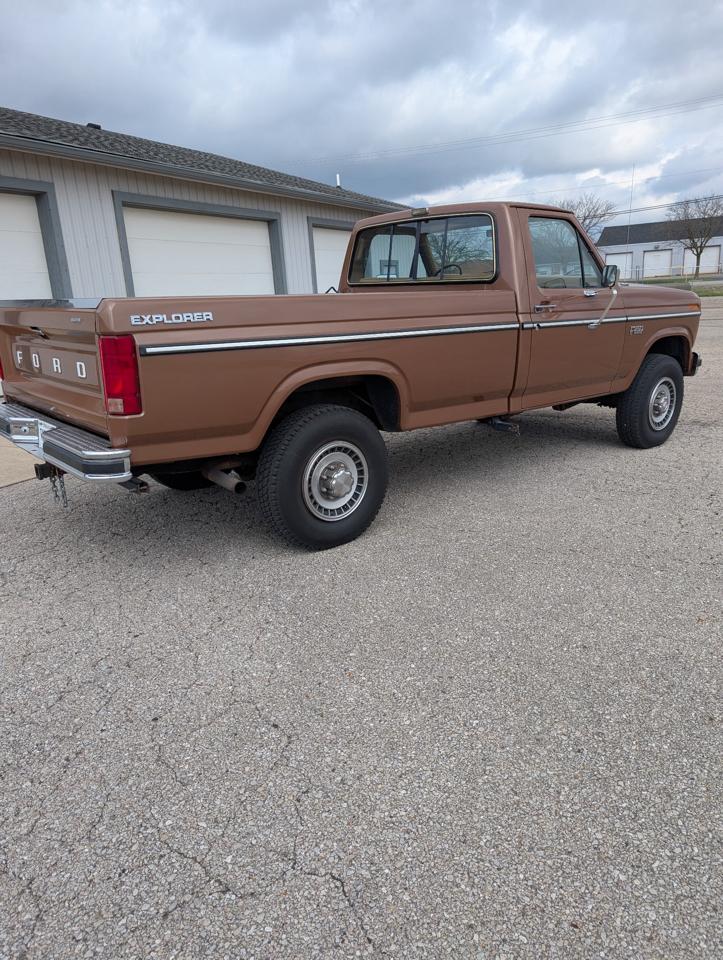 Ford F-250 Regular Cab 4WD 1985
