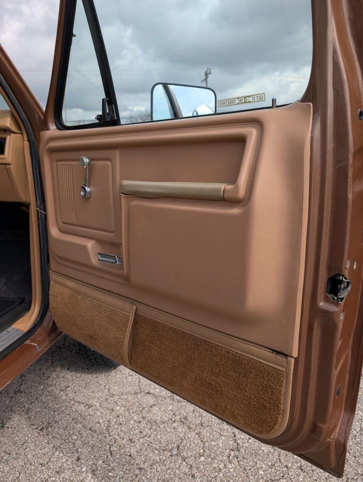 Ford F-250 Regular Cab 4WD 1985