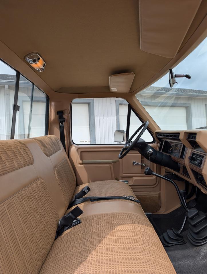 Ford F-250 Regular Cab 4WD 1985