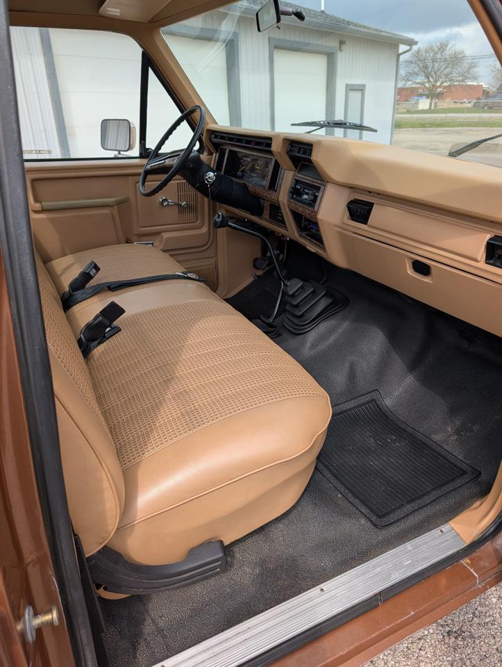Ford F-250 Regular Cab 4WD 1985