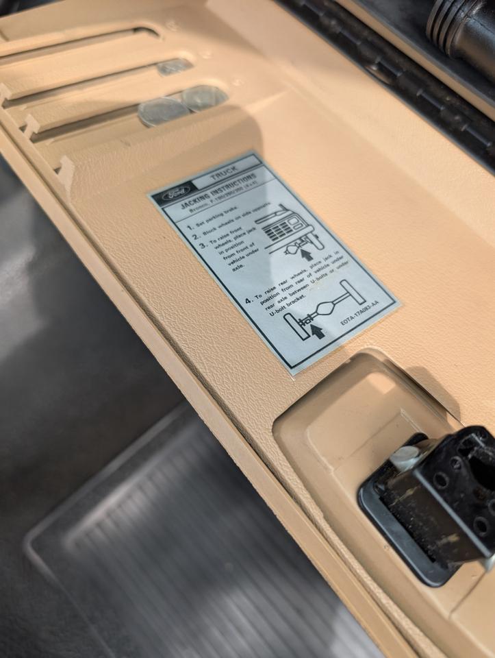 Ford F-250 Regular Cab 4WD 1985