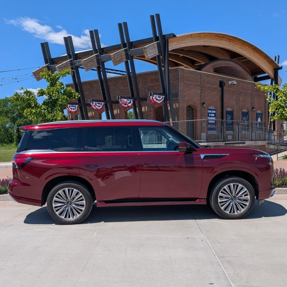 2025 Infiniti QX80 SENSORY