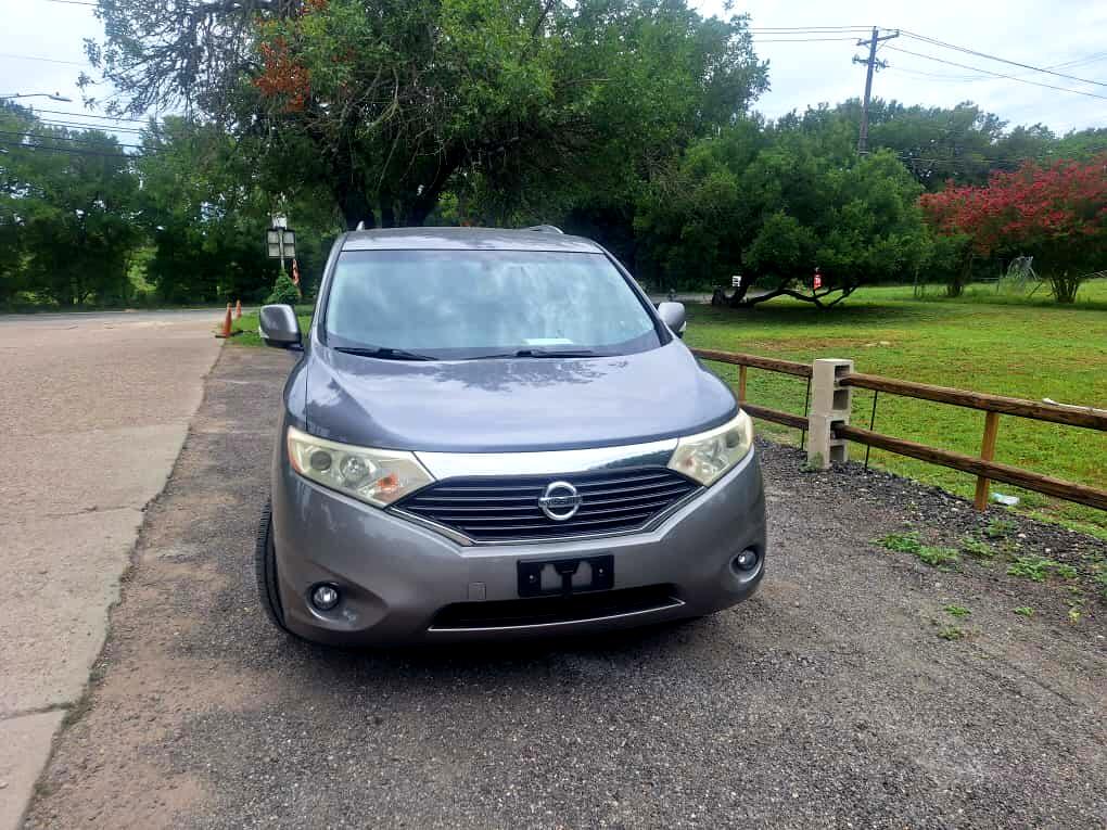 Nissan Quest  2013