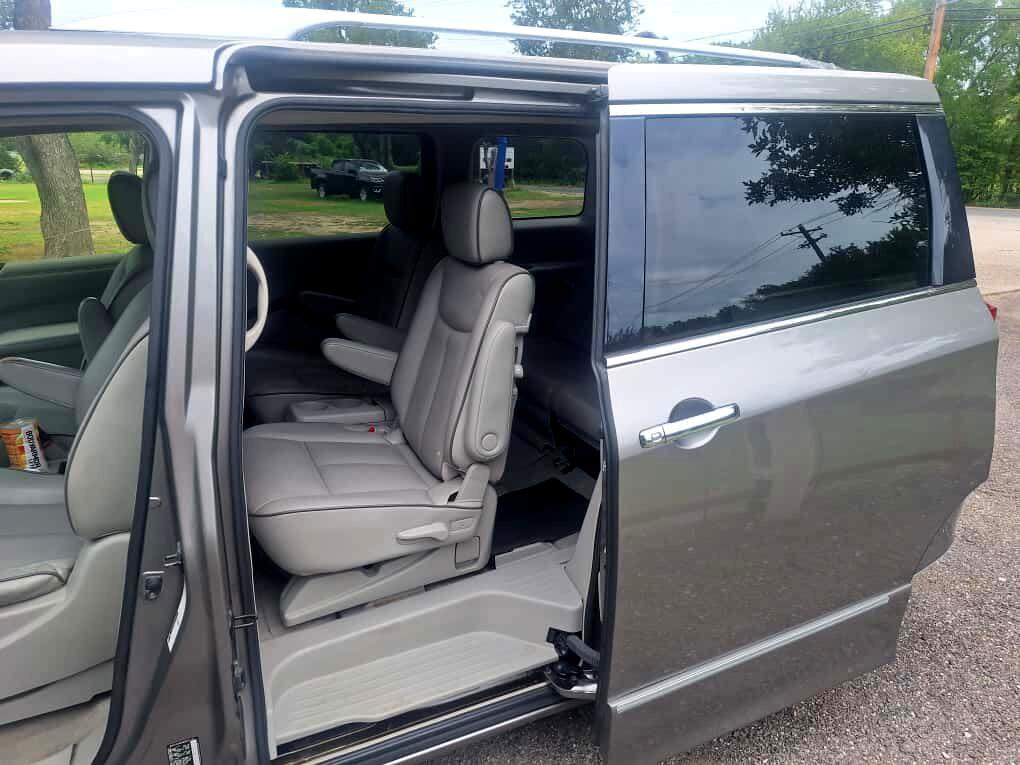 2013 Nissan Quest S photo 2