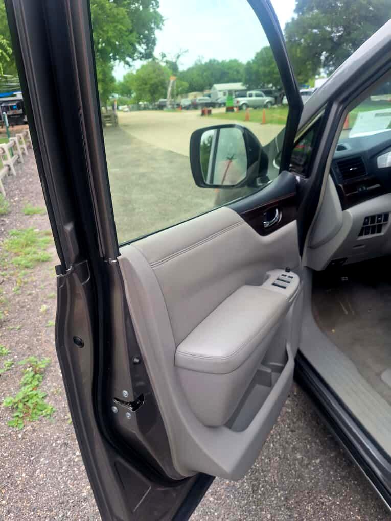 2013 Nissan Quest S photo 3
