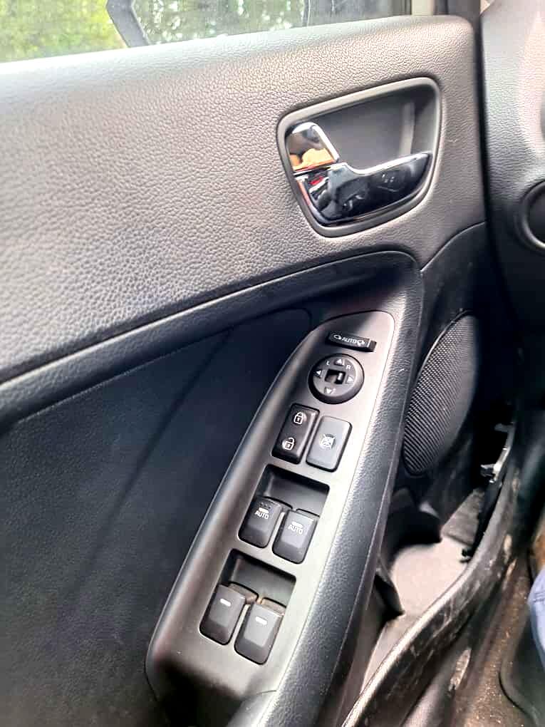 Kia Forte 5-Door  2016