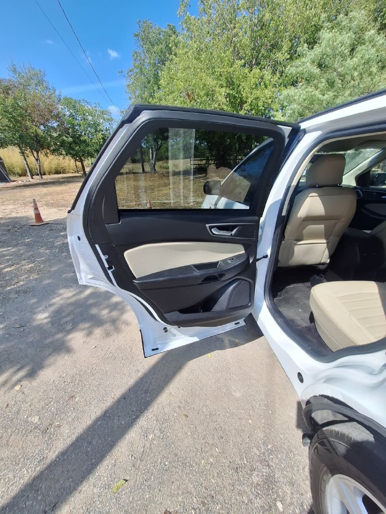 2015 Ford Edge SE photo 2