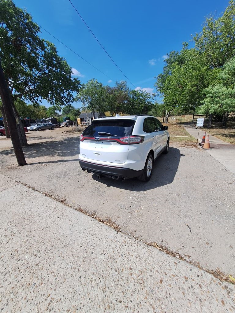 2015 Ford Edge SE photo 4