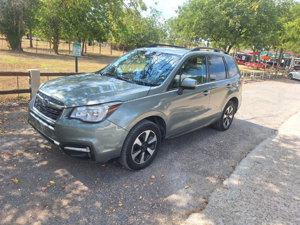 2017 Subaru Forester 2.5i Premium photo 2