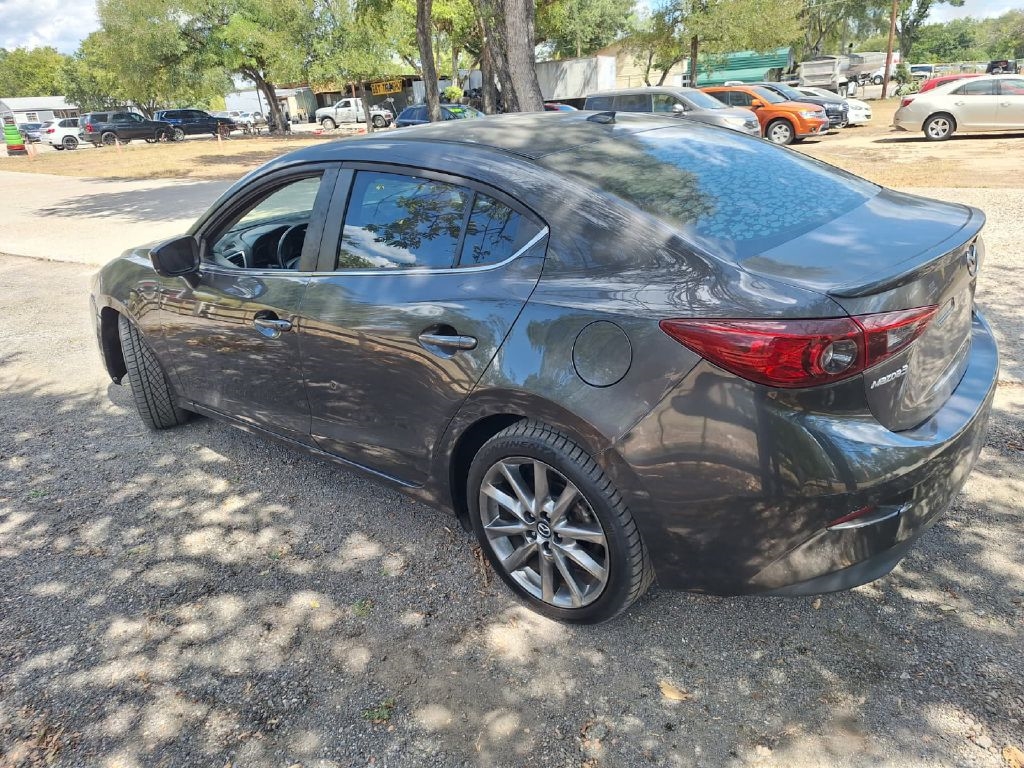 2018 Mazda Mazda3 Touring photo 4