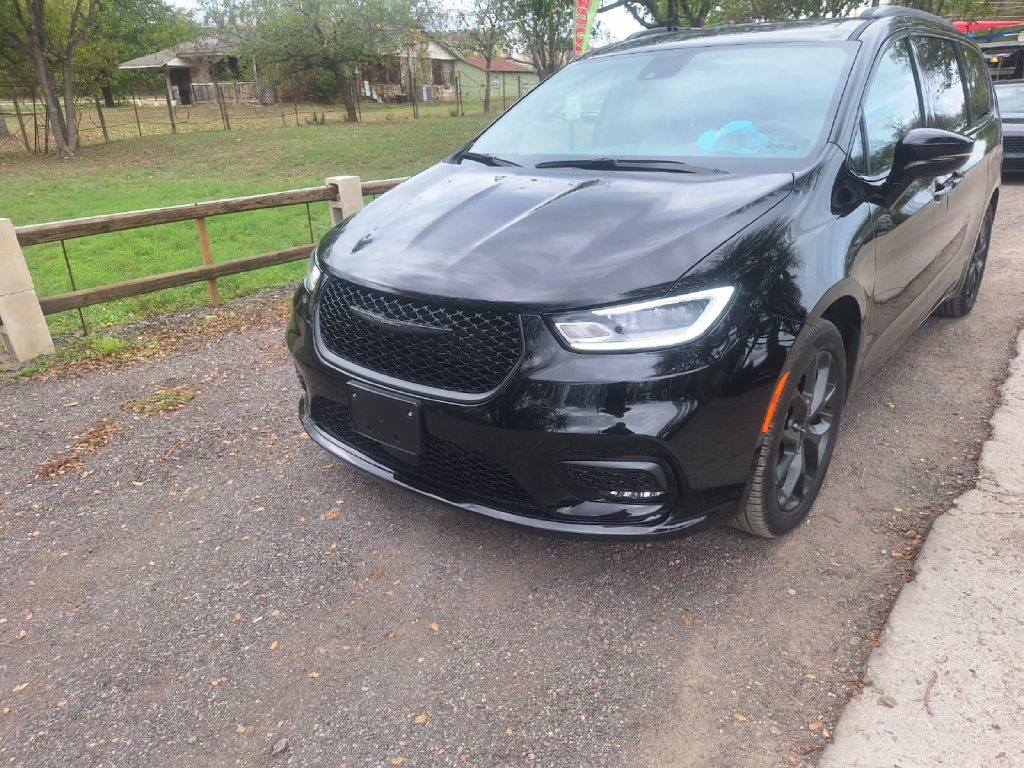 2024 Chrysler Pacifica Limited photo 2
