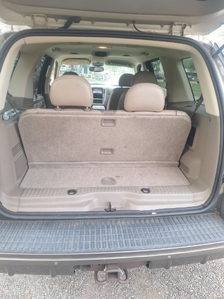 2004 Mercury Mountaineer photo 2