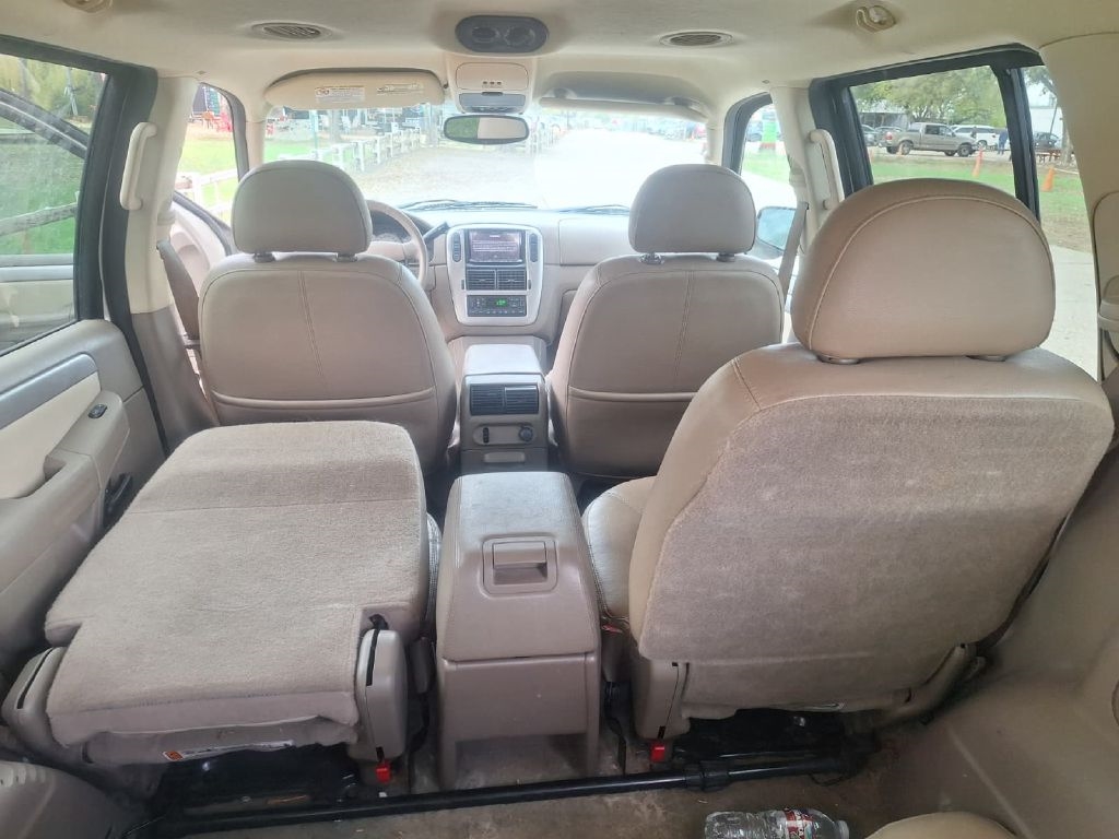 2004 Mercury Mountaineer photo 3