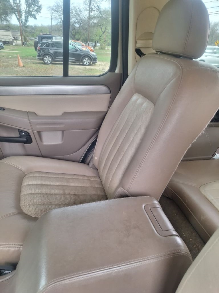 2004 Mercury Mountaineer photo 4