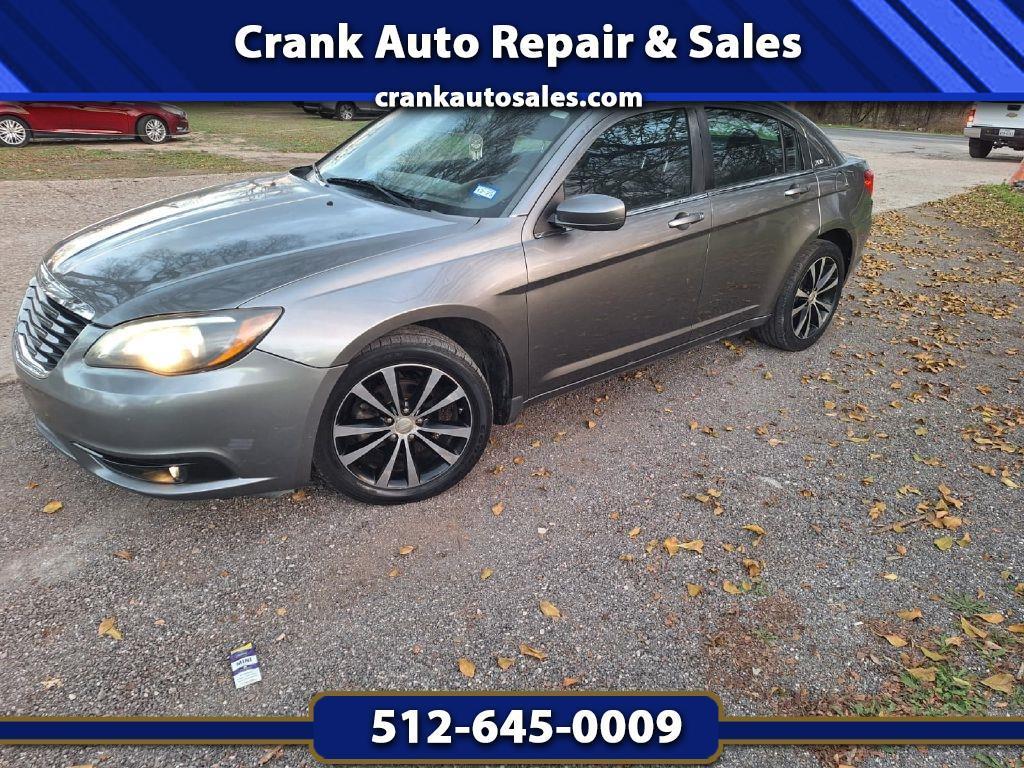 2013 Chrysler 200 Touring's photo