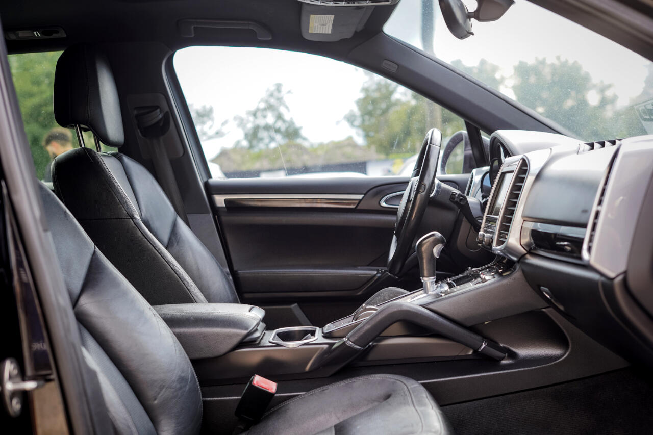 Porsche Cayenne Base 2011