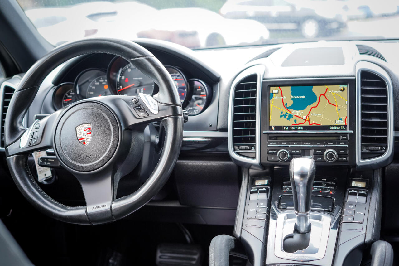 Porsche Cayenne Base 2011