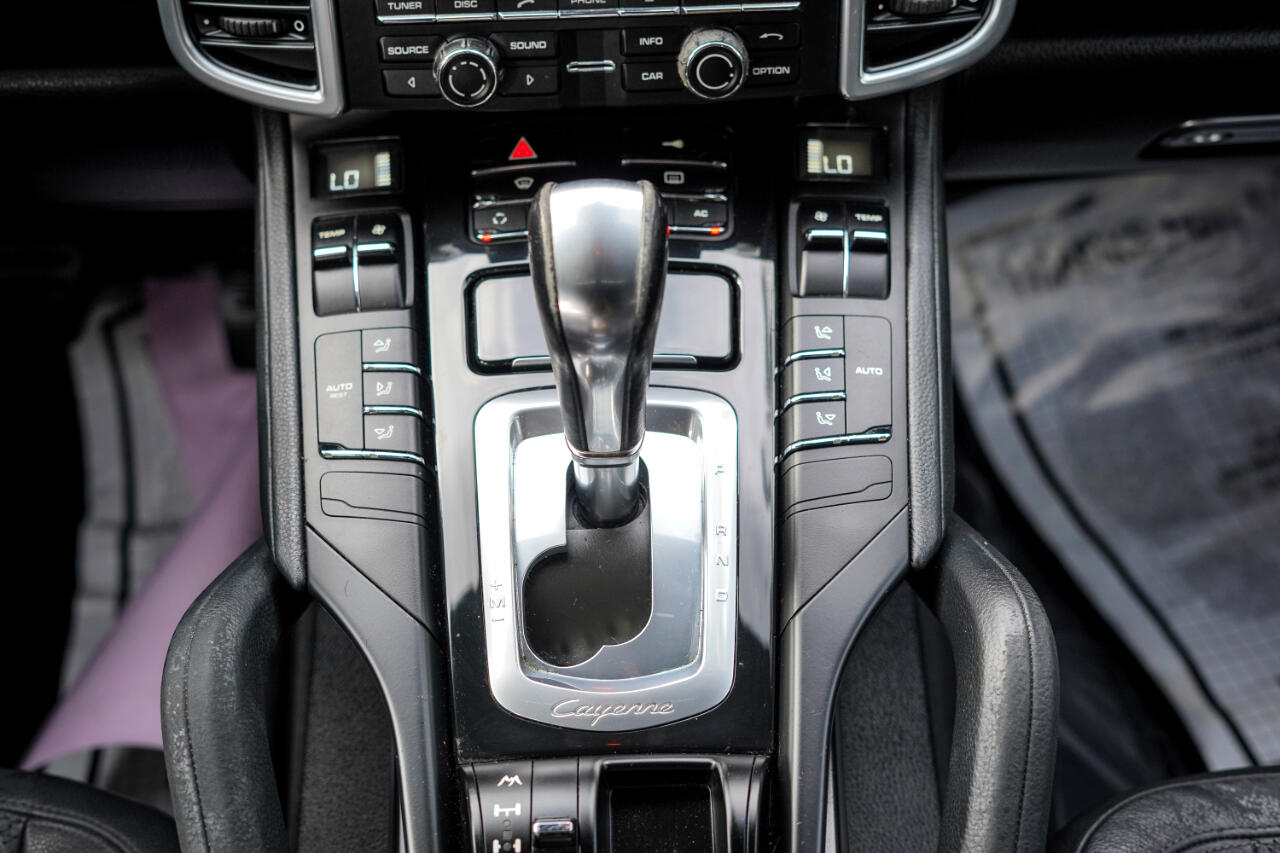 Porsche Cayenne Base 2011