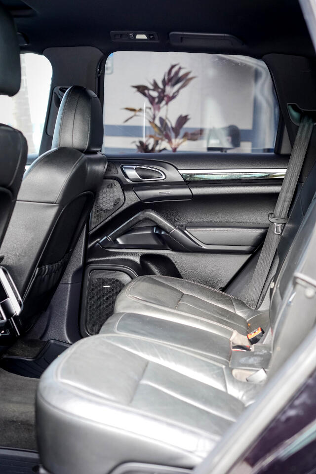 Porsche Cayenne Base 2011