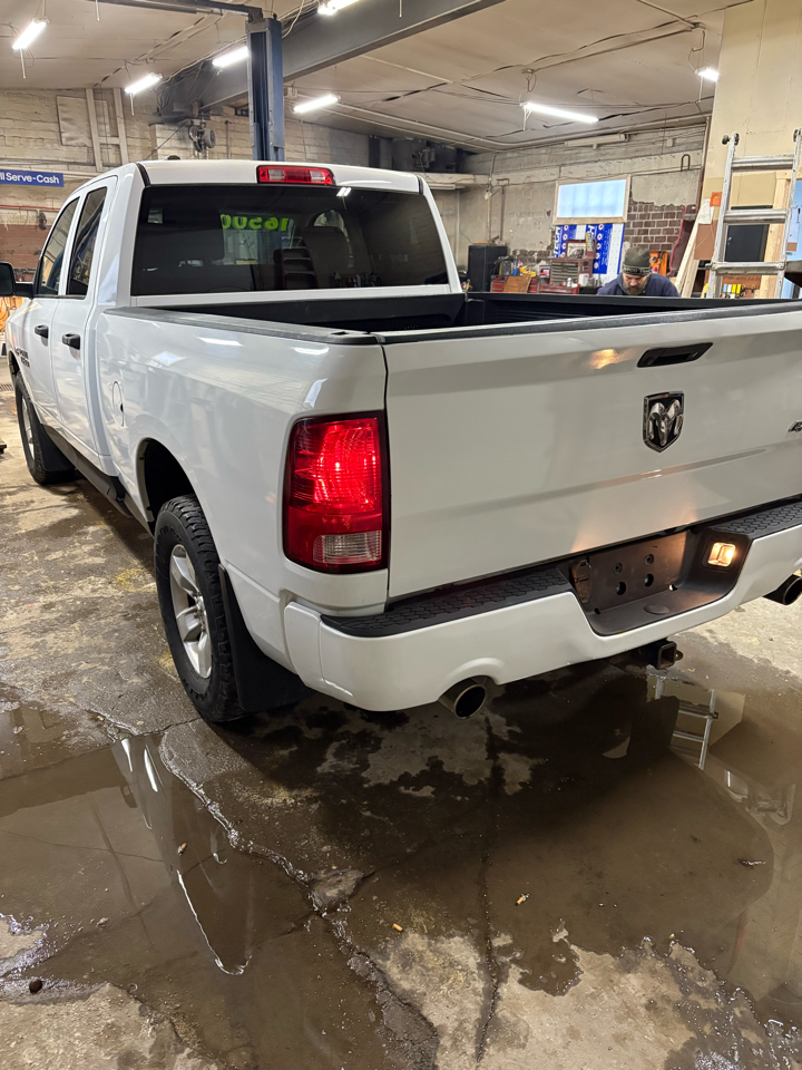 RAM 1500 Tradesman Quad Cab 4WD 2016