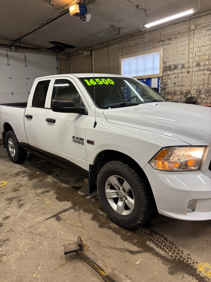 RAM 1500 Tradesman Quad Cab 4WD 2016