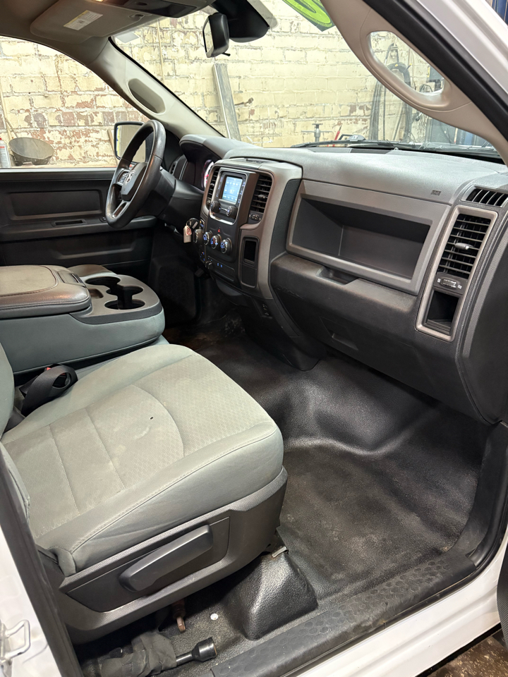 RAM 1500 Tradesman Quad Cab 4WD 2016