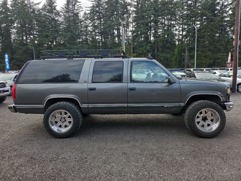 1999 Chevrolet Suburban Base