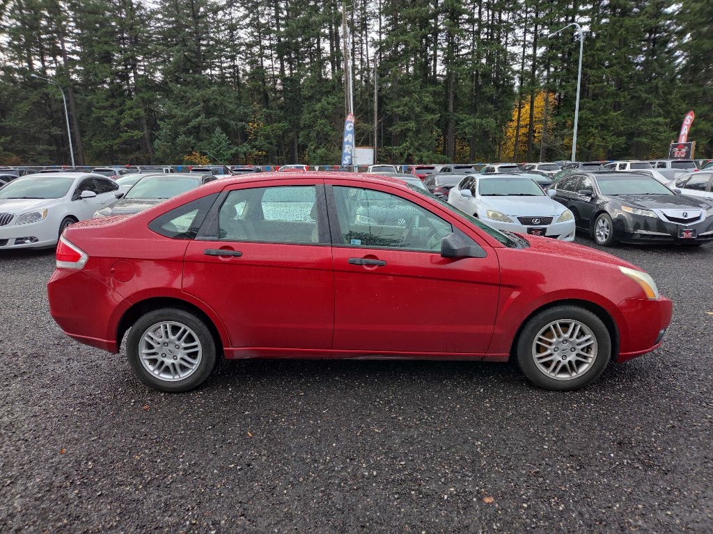 2010 Ford Focus SE's photo