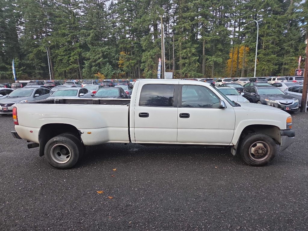 2001 GMC Sierra SL's photo