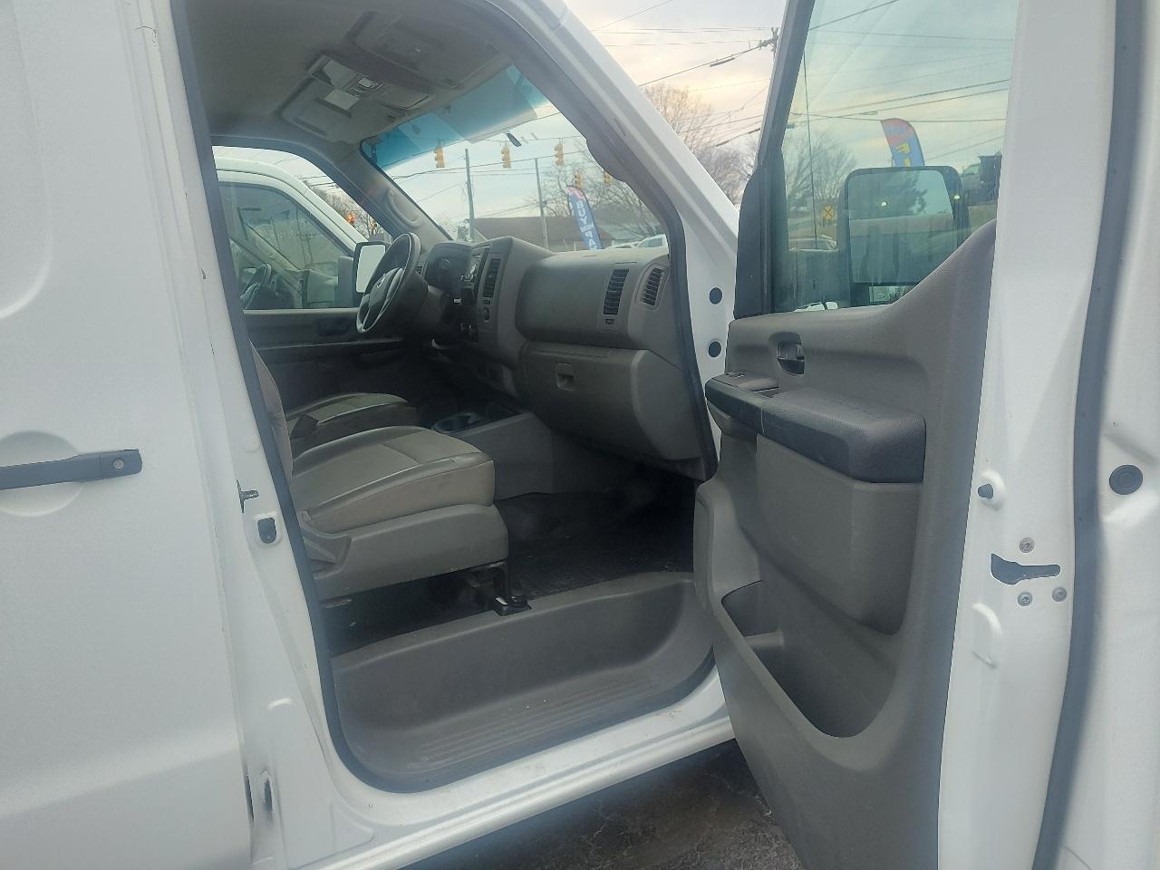 Nissan NV Cargo 1500 S 2017